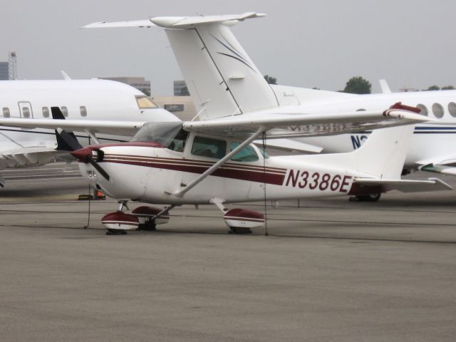 Cessna Skyhawk (N3386E) - Parked at Santa Ana