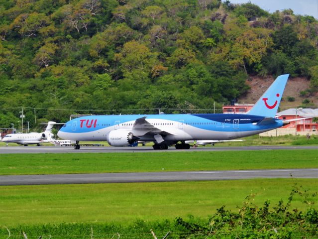 Boeing 787-9 Dreamliner (G-TUIJ)