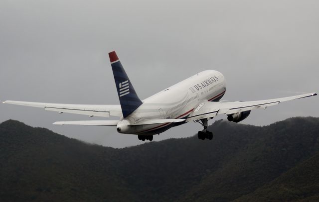 Airbus A330-300 (N249AU)