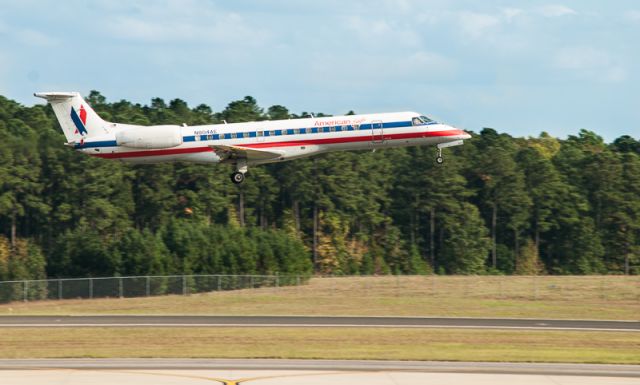 Embraer ERJ-135 (N804AE)