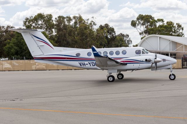 Beechcraft Super King Air 200 (VH-YDQ) - Wettenhall Air Services (VH-YDQ) Beechcraft King Air 260 taxiing at Wagga Wagga Airport.