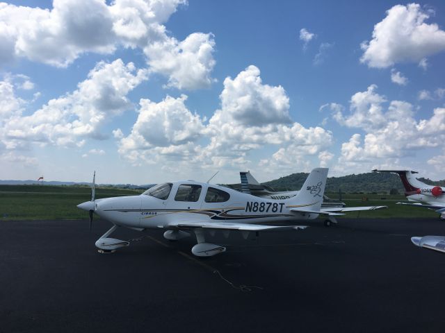 Cirrus SR-22 (N8878T) - Nashvilles John Tune airport for the total solar eclipse