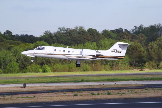 Learjet 35 (N42HN) - Take off