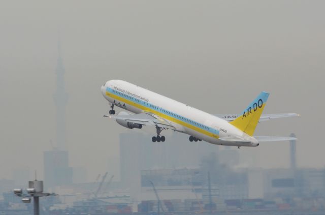 BOEING 767-300 (JA98AD)