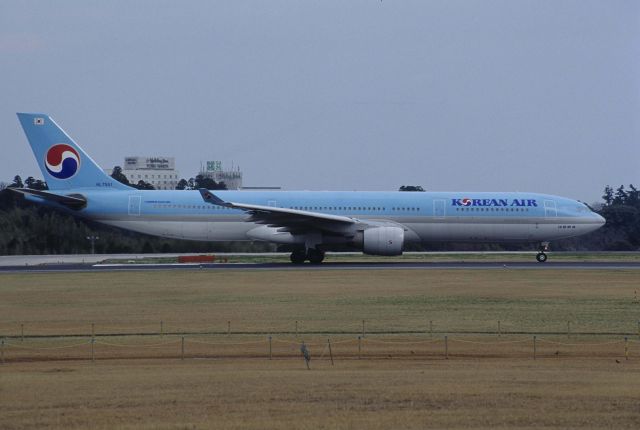 Airbus A330-300 (HL7551) - Departure at Narita Intl Airport Rwy16R on 1999/04/01