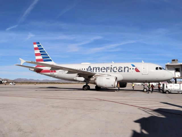 Airbus A319 (N750UW)