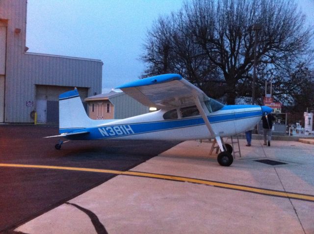 Cessna Skywagon 180 (N381H)