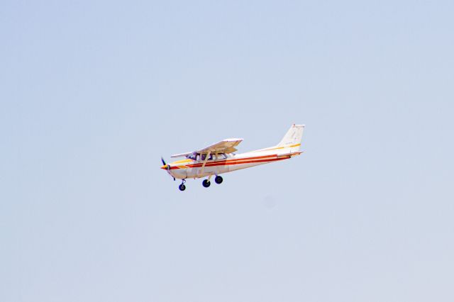 Cessna Skyhawk —