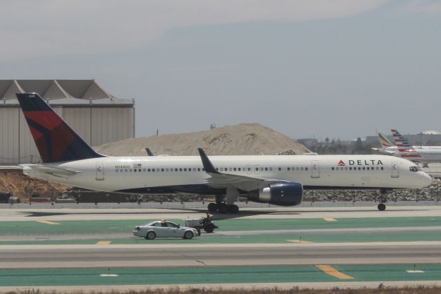 Boeing 757-200 (N548US)