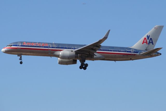 Boeing 757-200 (N677AN)