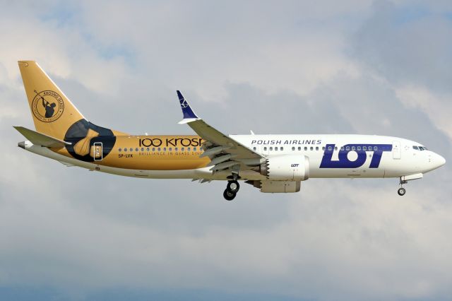 Boeing 737 MAX 8 (SP-LVK)