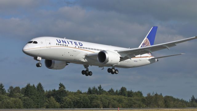 Boeing 787-8 (N20904) - BOE288 on final approach to runway 34L to complete its B1 flight on 8/19/12. (LN:53 c/n 34824).