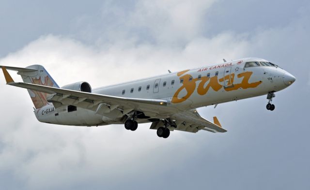 Canadair Regional Jet CRJ-200 (C-GXJA)