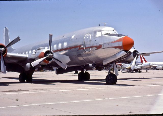 Douglas DC-6 —