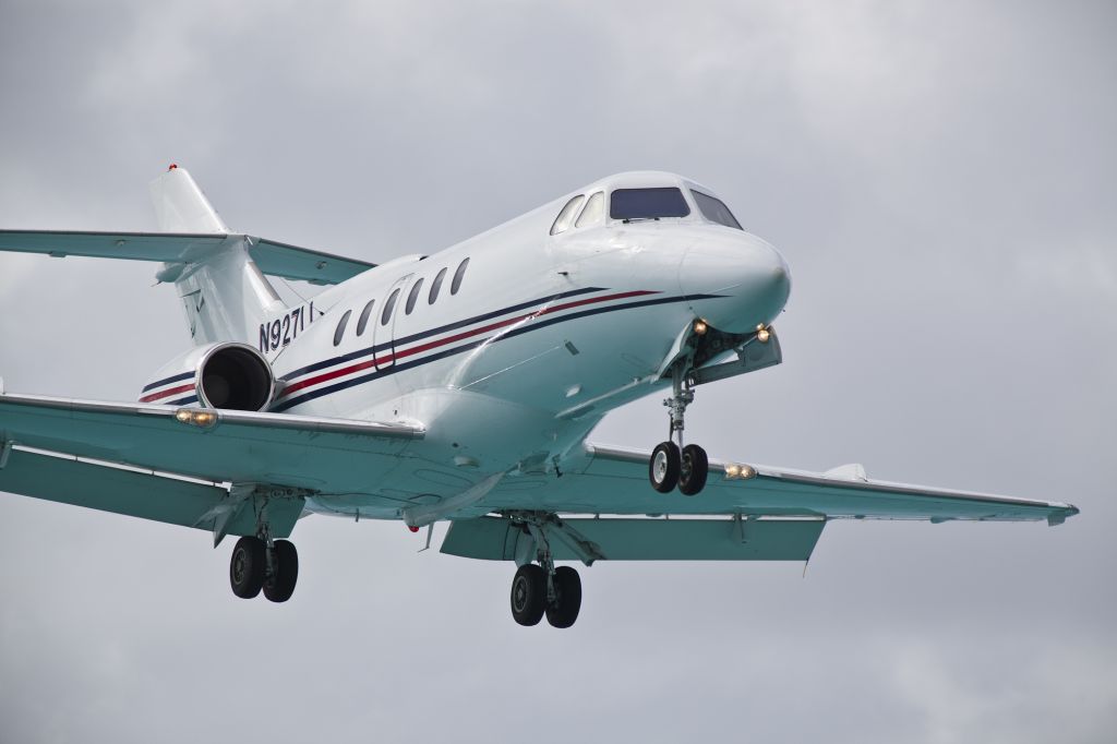 Hawker 800 (N927LL)