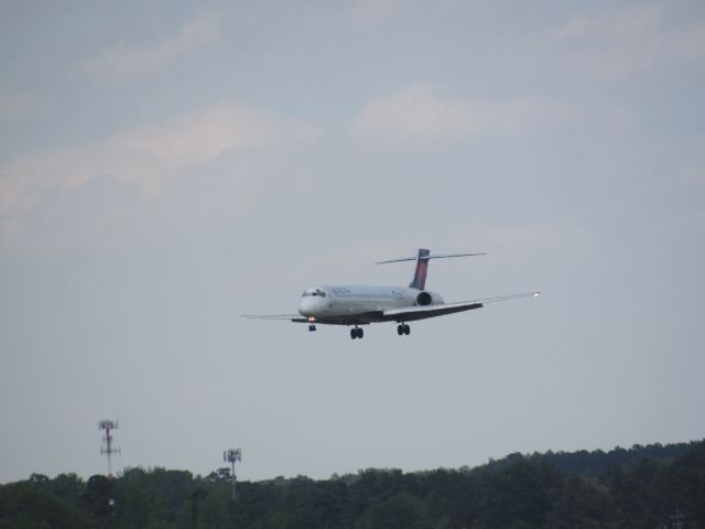 McDonnell Douglas MD-90 (N906DA) - Delta MD-90 from Atlanta! (4/2/16)