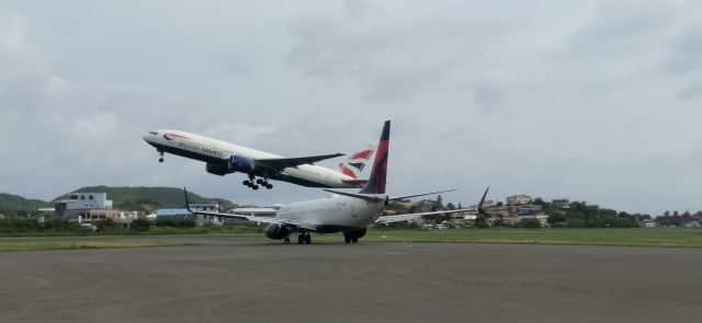 Boeing 737-900 (N805DN)