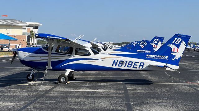 Cessna Skyhawk (N818ER)