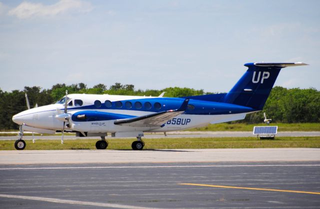 Beechcraft Super King Air 350 (N858UP)