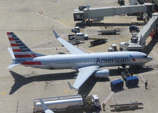 Boeing 737-800 (N821NN)