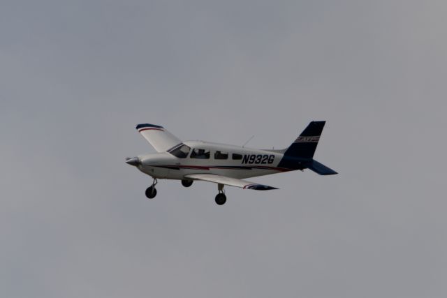 Piper Cherokee (N932G)