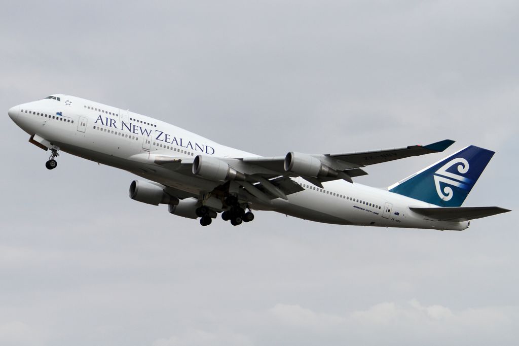 Boeing 747-400 (ZK-NBV)