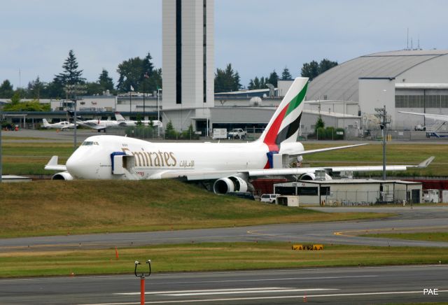 Boeing 747-400 (OO-THC) - KPAE - 35235/1389 747-4HAF(ER) on the final flight line 7/29/2007 - and shows delivered the next day 7/30/2007 to the airline.