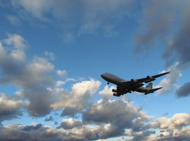 Boeing 747-400 (N476MC)