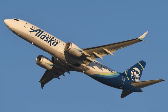 Boeing 737 MAX 9 (N928AK)