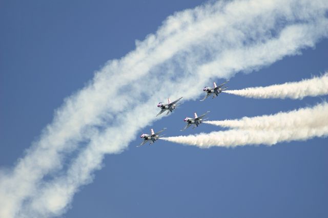 Lockheed F-16 Fighting Falcon — - USAF Thunderbirds