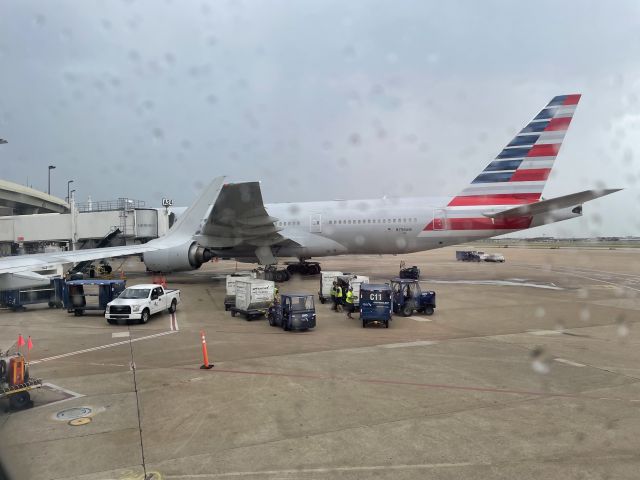 Boeing 777-200 (N756AM) - N756AM 777-200 at KDFW - 2021