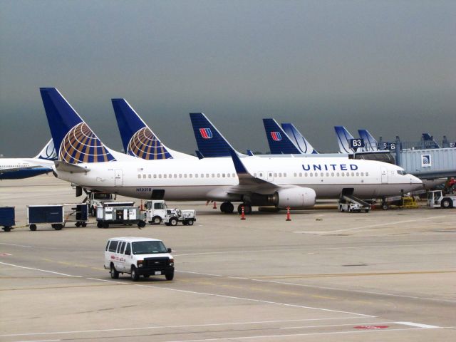 Boeing 737-800 (N12218)