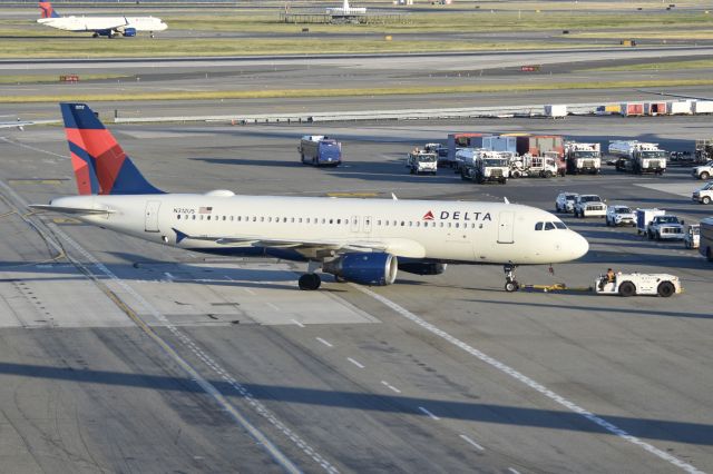Airbus A320 (N312US)