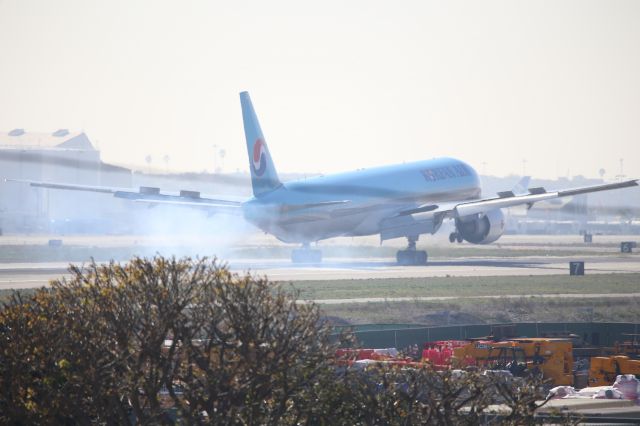 BOEING 777-300ER (HL8346)