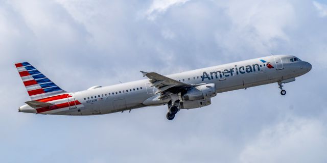 N572UW —