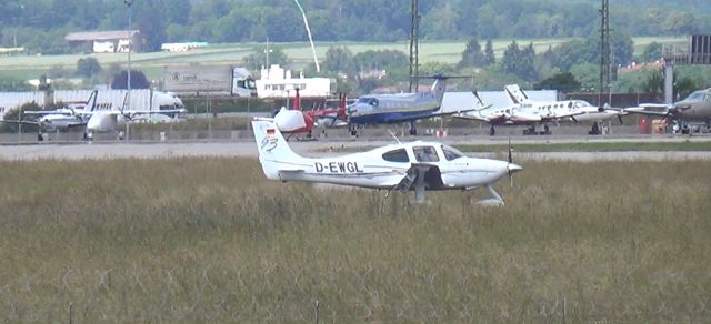 Cirrus SR-22 (D-EWGL)