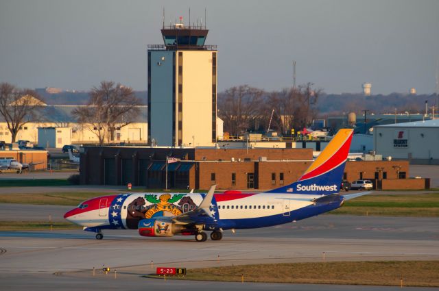 Boeing 737-700 (N280WN) - Southwest's gorgeous Missouri One blasts past the Des Moines International Airport—KDSM—ATC Tower in route to St. Louis, Missouri. KSTL is one of Southwest's two hubs/focus cities in Missouri with Kansas City—KMCI—being the other one. Photo taken March 30, 2020 at 6:57 AM with Nikon D3200 at 220mm.