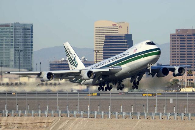 Boeing 747-200 (N482EV) - 747-212B N482EV departing for Louisville International.