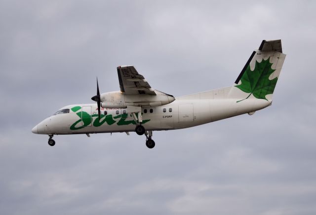 de Havilland Dash 8-100 (C-FGRP) - Landing on rwy 25, from Quebec City (CYQB), on 11-Nov-13.