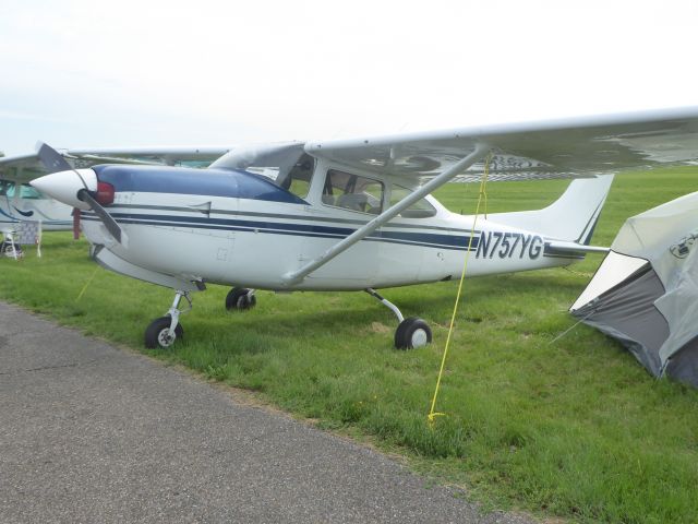 Cessna Skylane (N757YG)