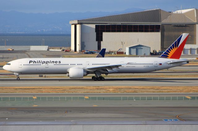 BOEING 777-300 (RP-C7772)