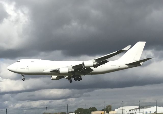 Boeing 747-400 (N508KZ) - Runway 25 arrival! 10/16/22.