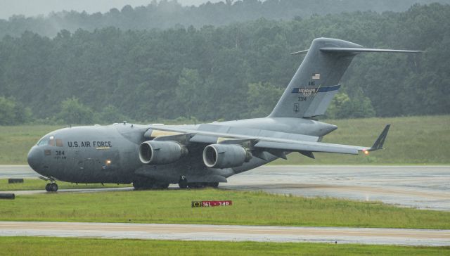 Boeing Globemaster III (03-3114) - BLUES21 Heavy arriving in a noticeable rain shower!