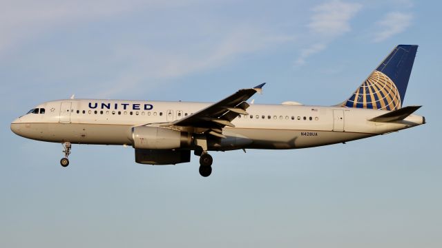 Airbus A320 (N428UA)