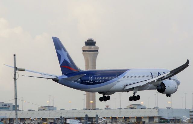 Boeing 787-8 (CC-BBA)