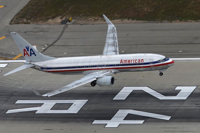 Boeing 737-800 (N908AN) - Landing.