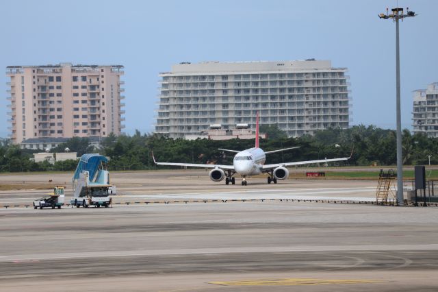 Embraer ERJ-190 (B-3232)