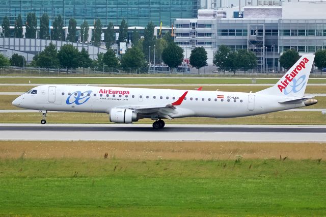 Embraer ERJ-190 (EC-LEK)