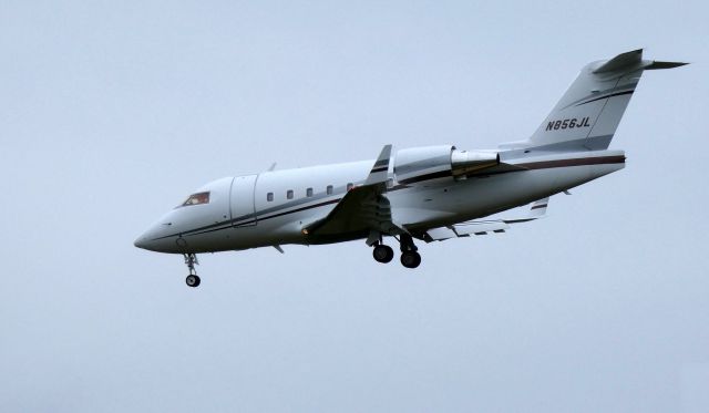 Canadair Challenger (N856JL) - On final is this 1991 Canadair Challenger 601 in the Spring of 2019.