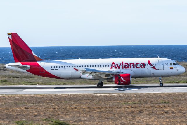 Airbus A320 (N862AV)